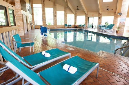AmericInn by Wyndham Delafield-Waukesha-Milwaukee