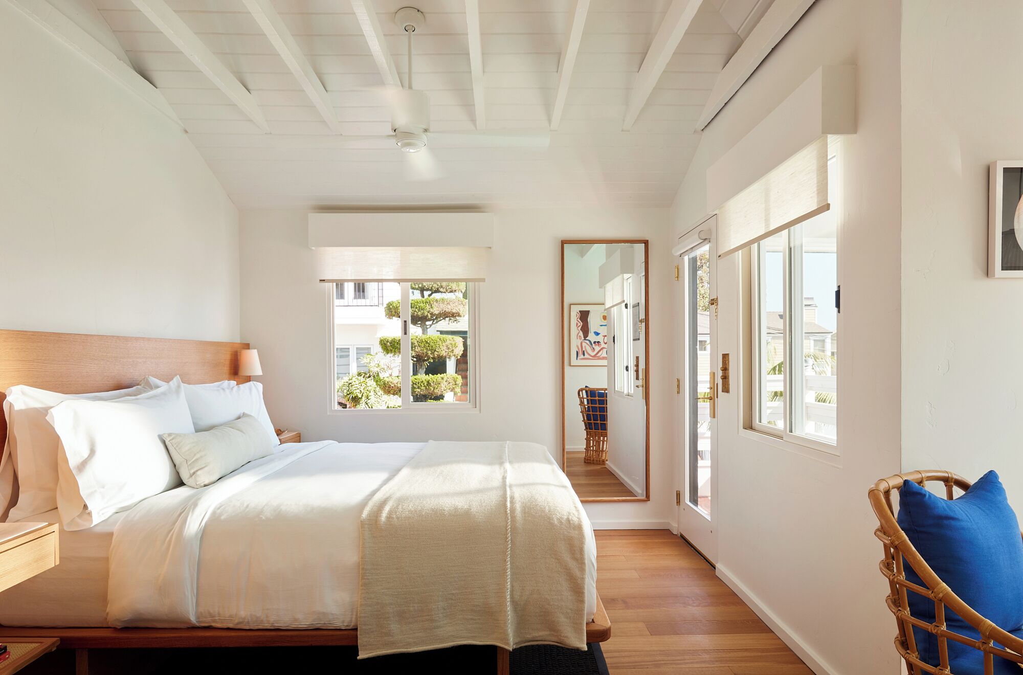 Premium bedding, in-room safe, bed sheets