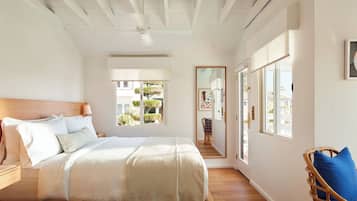 Premium bedding, in-room safe, bed sheets