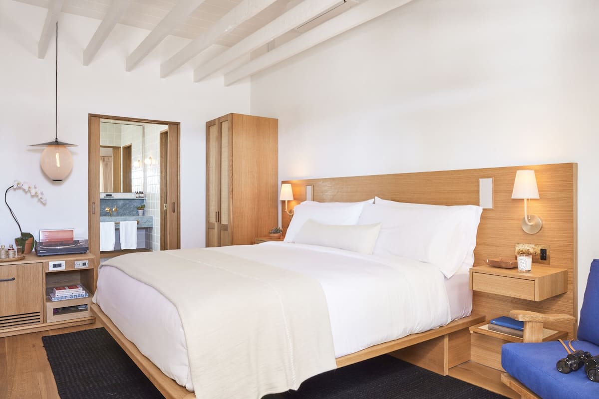 Deluxe kamer, 1 kingsize bed | Luxe beddengoed, een kluis op de kamer, gratis wifi, beddengoed