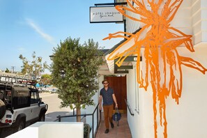Front of property - Hotel Joaquin (Laguna Beach)