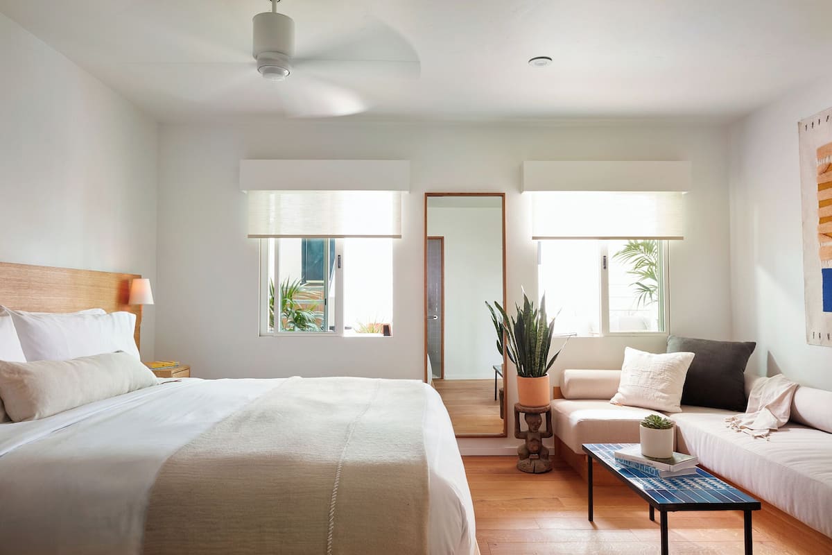 Premium bedding, in-room safe, free WiFi, bed sheets