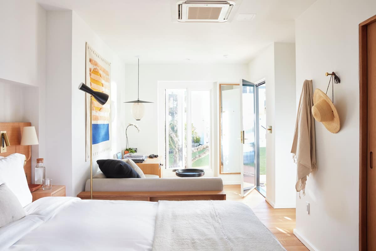 Deluxe Room, 1 King Bed | Premium bedding, in-room safe, free WiFi, bed sheets