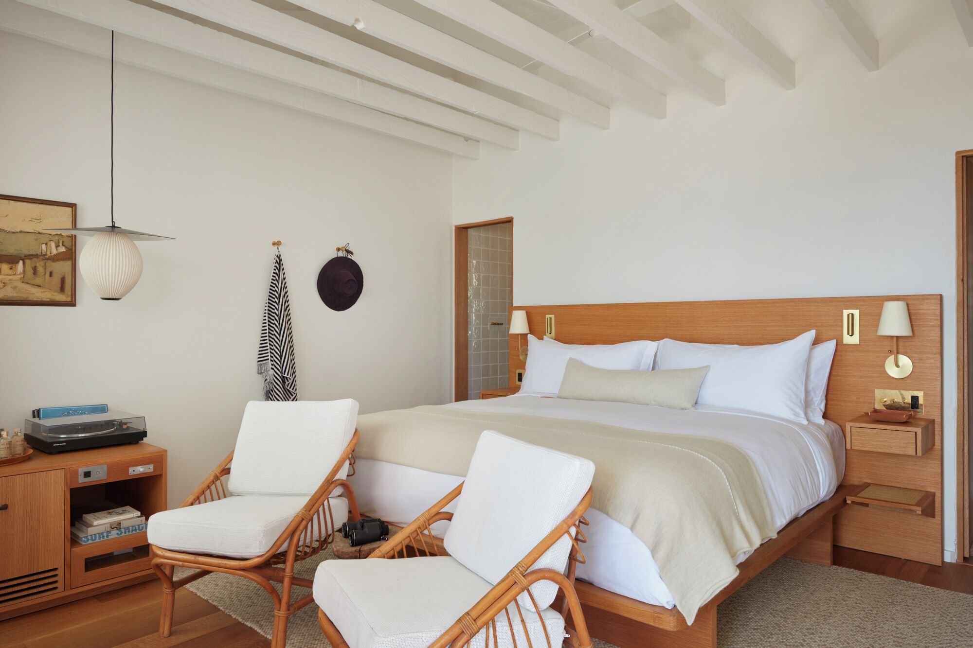 Deluxe Room, 1 King Bed, Ocean View | Premium bedding, in-room safe, free WiFi, bed sheets