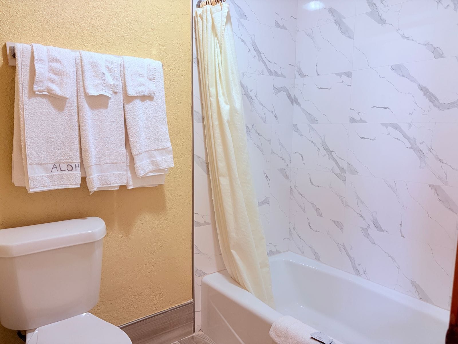 3 Full Beds Non-Smoking | Bathroom | Free toiletries, hair dryer, towels