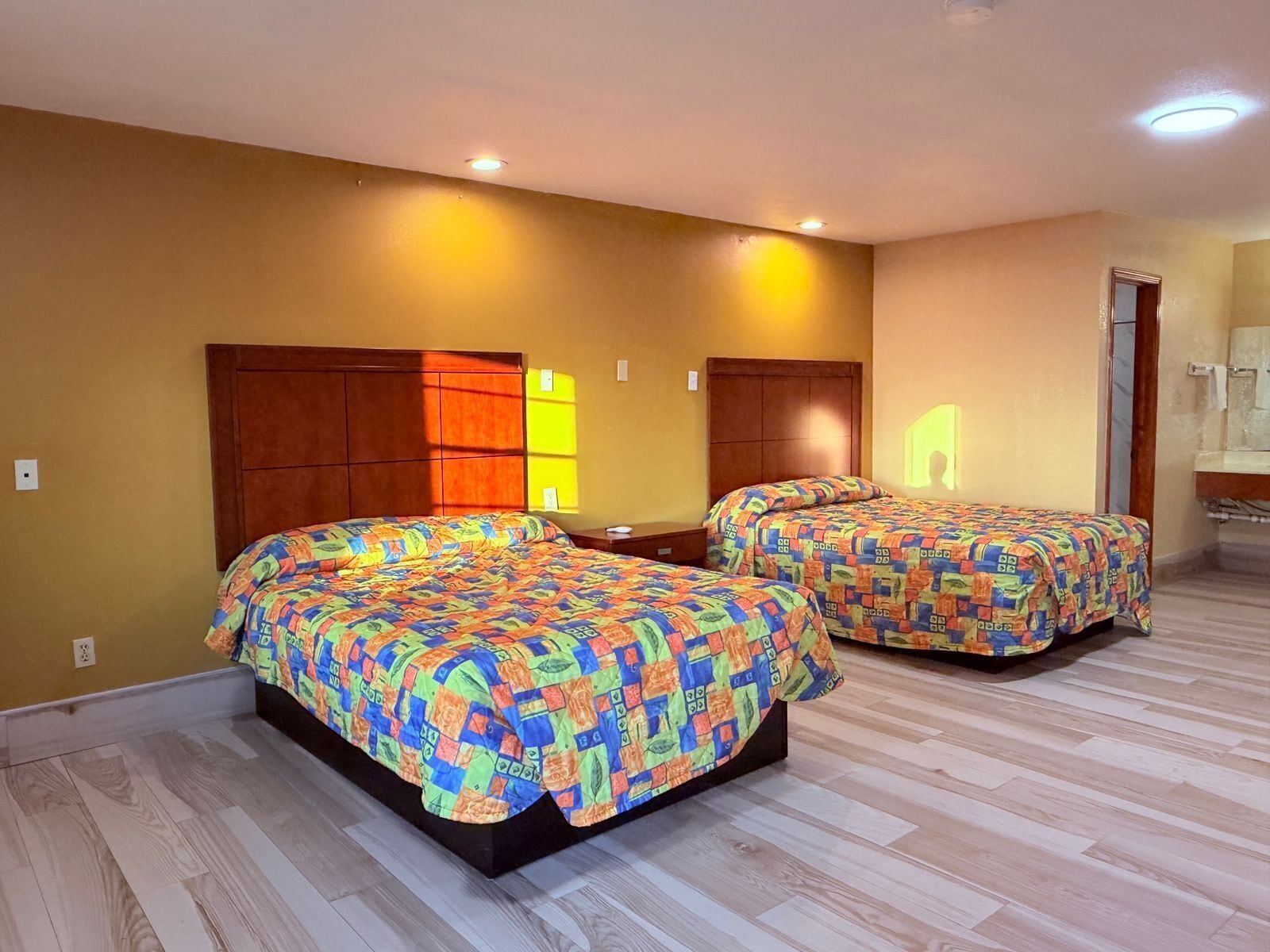 Room, Berbilang Katil, Non Smoking | Meja, seterika/papan seterika, katil lipat simpan percuma 