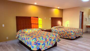 3 Full Beds Non-Smoking | Meja, seterika/papan seterika, katil lipat simpan percuma