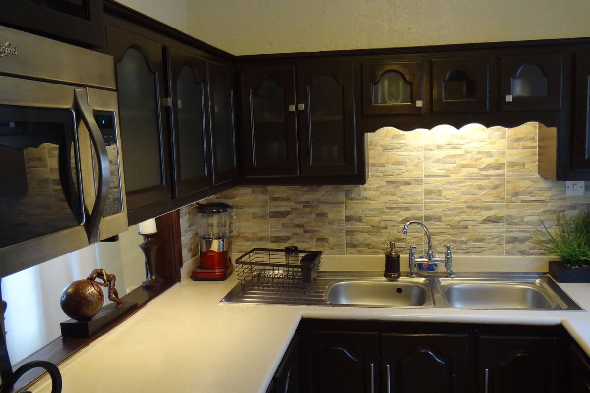 Superior Apartment, 2 Bedrooms, Patio, City View | Private kitchen | Fridge, microwave, oven, stovetop
