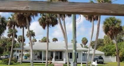 Indian River Lagoon Waterfront Cottages