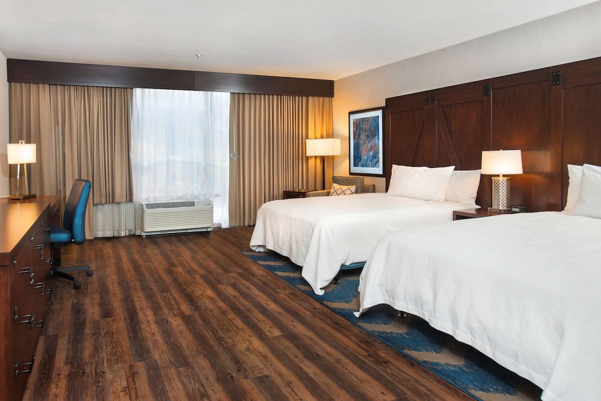 Premium bedding, in-room safe, desk, laptop workspace