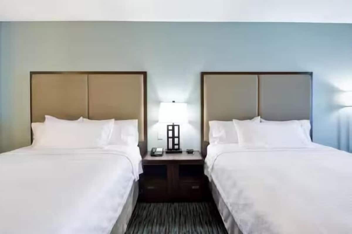 In-room safe, desk, laptop workspace, blackout drapes