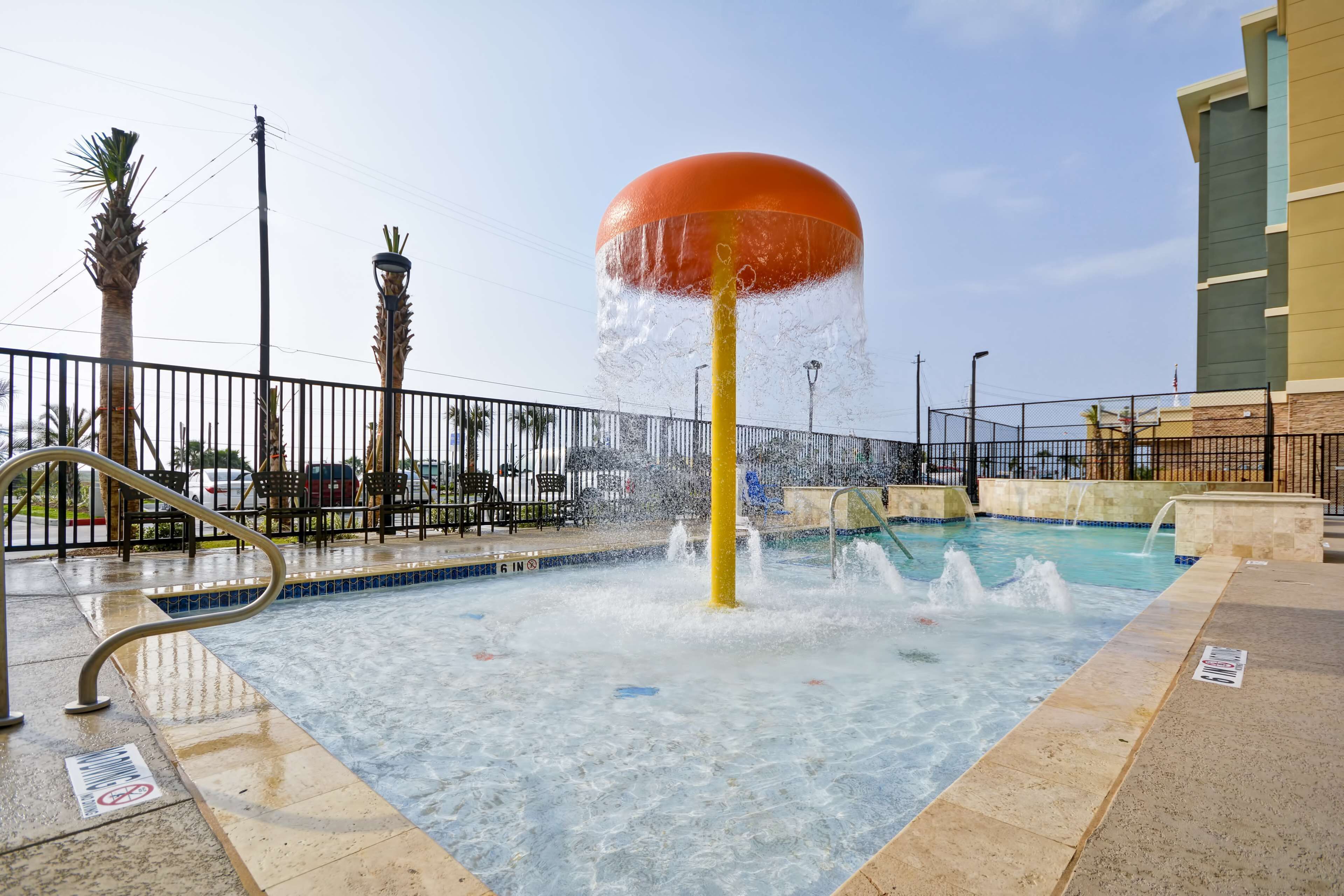 outdoor pool, open 9:00 am to 10:00 pm, pool loungers