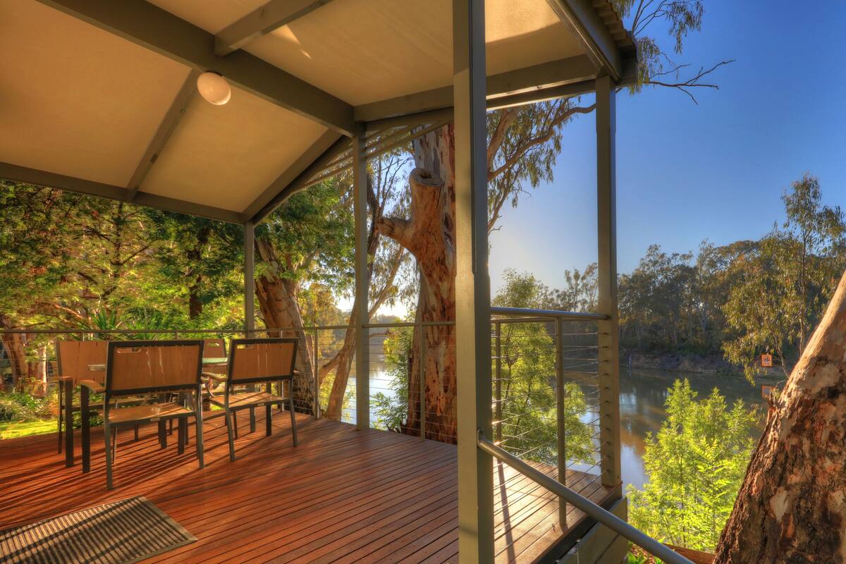 Cabaña ejecutiva, 2 habitaciones, vistas al río (5 Berth) | Terraza o patio