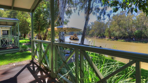 Riverfront Standard Cabin - 4 Berth | Water view - Moama Riverside Holiday & Tourist Park (Moama)