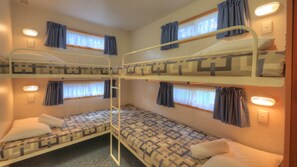 Cabana luxo, 2 quartos (6 Berth) | 1 quarto, roupas de cama premium, cortinas blackout, Wi-Fi de cortesia