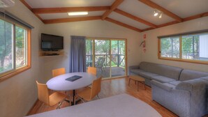 Riverfront Deluxe Cabin - 5 Berth | Living area | Flat-screen TV, DVD player - Moama Riverside Holiday & Tourist Park (Moama)