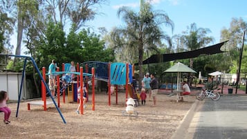 Tempat bermain anak - outdoor