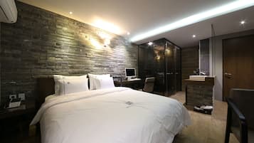 Deluxe Room | Soundproofing, free WiFi, bed sheets