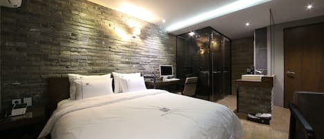 Deluxe Room | Soundproofing, free WiFi, bed sheets