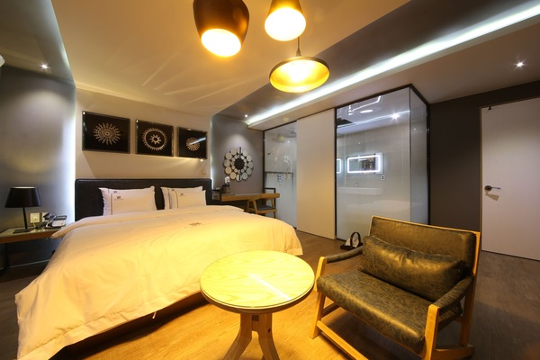 Suite, 1 Double Bed | Soundproofing, free WiFi, bed sheets
