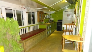 A narrow, narrow hallway with a wooden bench, a small table, and a potted plant. - Cocopele Inn (San Ignacio)