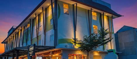 Vista frontal de la propiedad