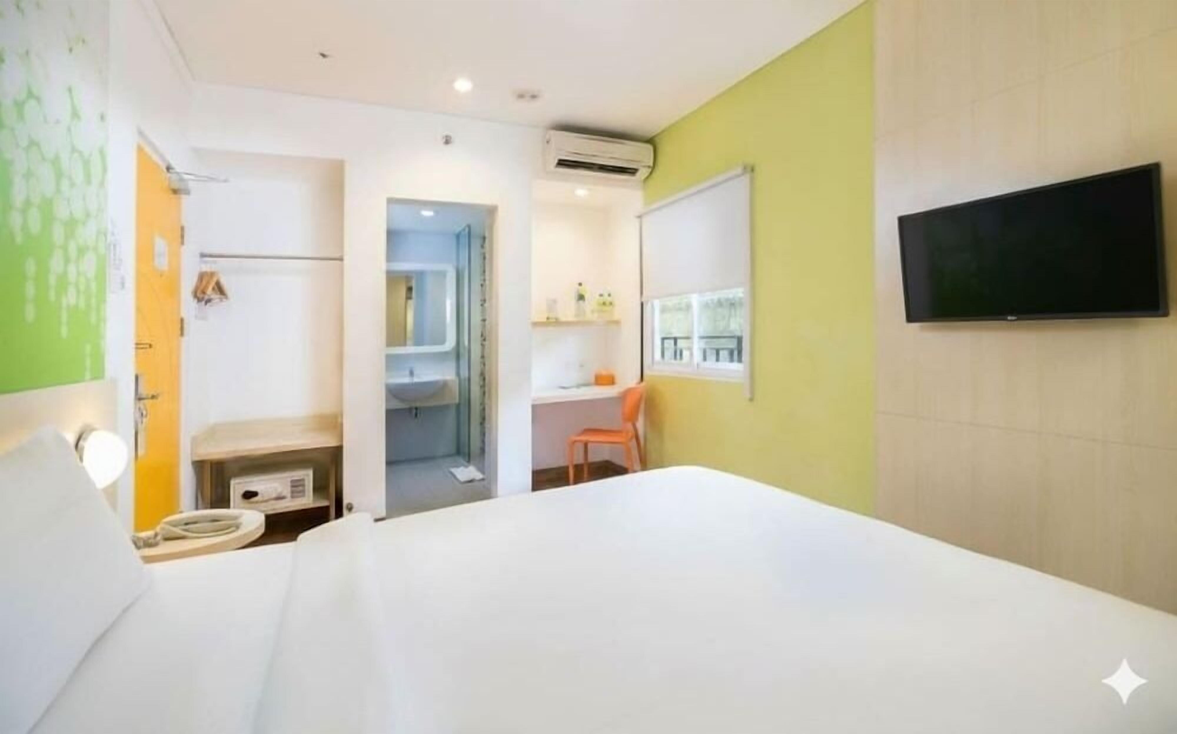 Minibar, in-room safe, desk, free WiFi