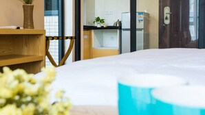 Desk, iron/ironing board (on request), free WiFi, bed sheets - Xizhengjia Apartment Hotel (Guangzhou Pazhou Convention and Exhibition Center) (Guangzhou)