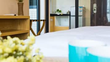 Superior Queen Room | Desk, iron/ironing board, free WiFi, bed sheets