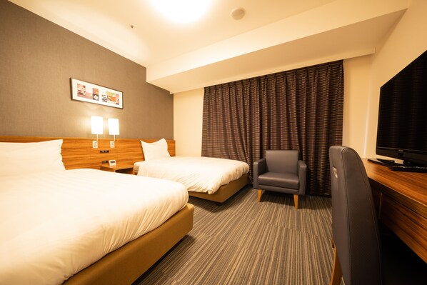 Down comforters, desk, free WiFi, bed sheets - JR WEST GROUP VIA INN SHINAGAWA OIMACHI (Tokyo)