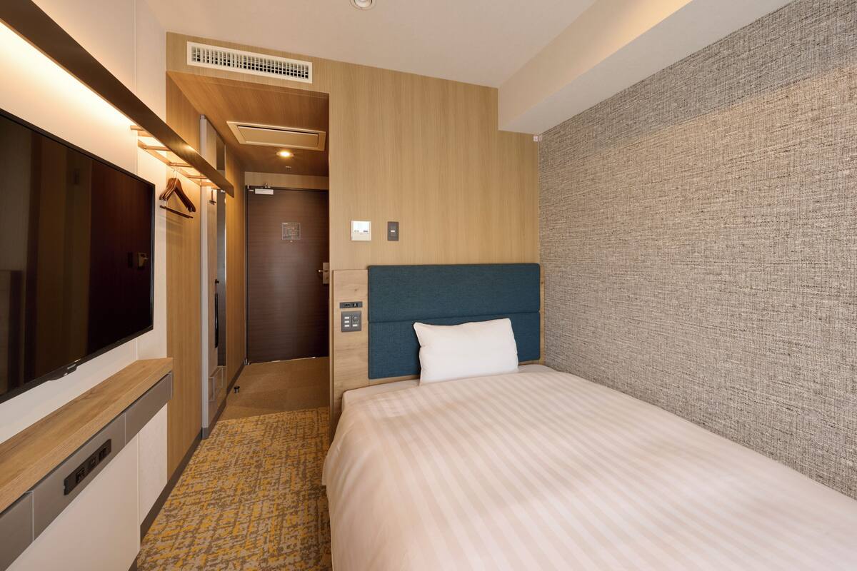 Kamar Single Standar, Bebas Asap Rokok (A) | Selimut bulu angsa, meja kerja, Wi-Fi gratis, dan seprai linen