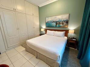 Familie appartement, 1 kingsize bed met slaapbank, uitzicht op de stad | Luxe beddengoed, pillowtop-bedden, een kluis op de kamer