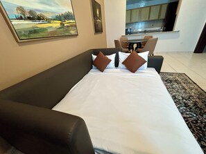 Een 55-inch smart-tv met satellietzenders