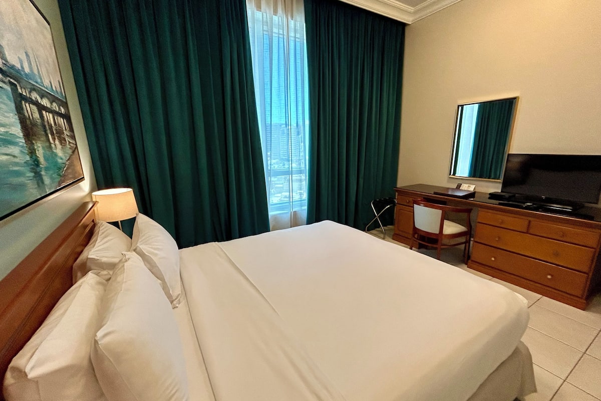 1 bedroom, premium bedding, pillowtop beds, in-room safe