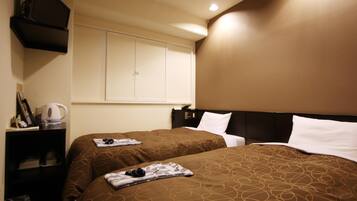 Escritorio, insonorización, wifi gratis y ropa de cama