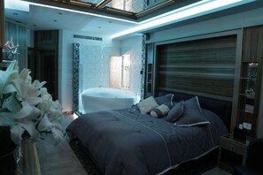 Premium Double Room, 1 Bedroom, Jetted Tub, Sea View | Premium bedding, in-room safe, desk, soundproofing