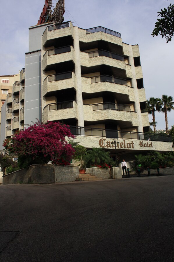 Front of property - Camelot Hotel (Jounieh)