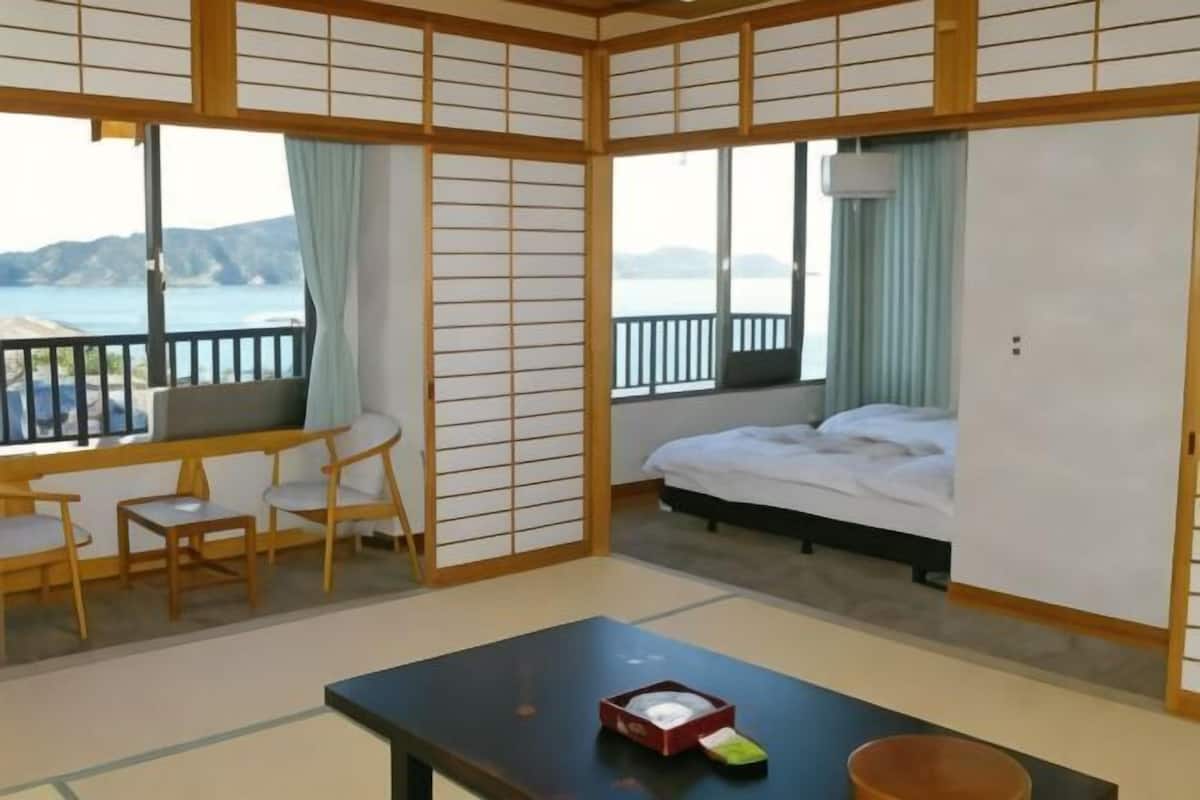 Minibar, in-room safe, bed sheets