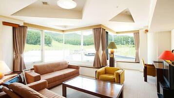Suite Room | Desk, free WiFi