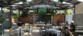 Sir Joseph Banks Hotel