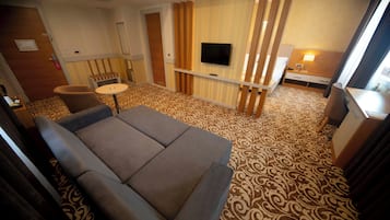 Suite Confort | 1 habitación, minibar, caja de seguridad en la habitación y escritorio