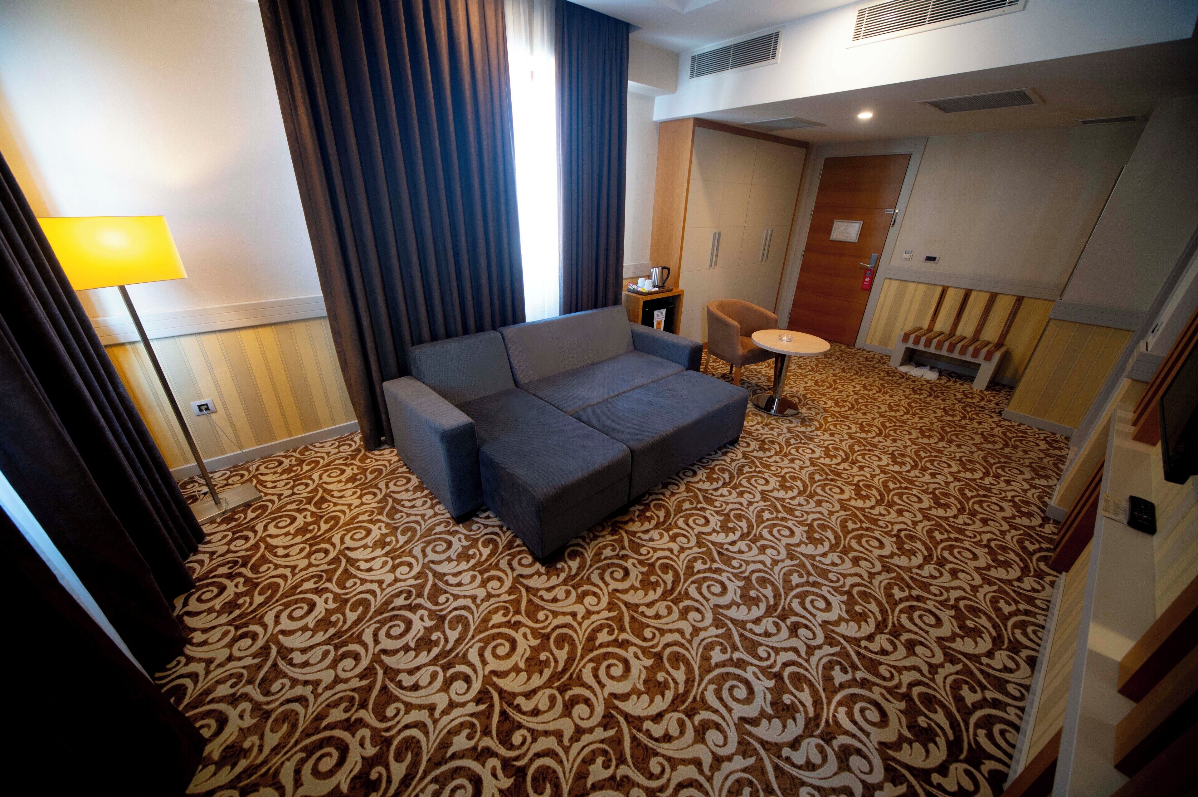 comfort suite | 1 bedroom, minibar, in-room safe, desk