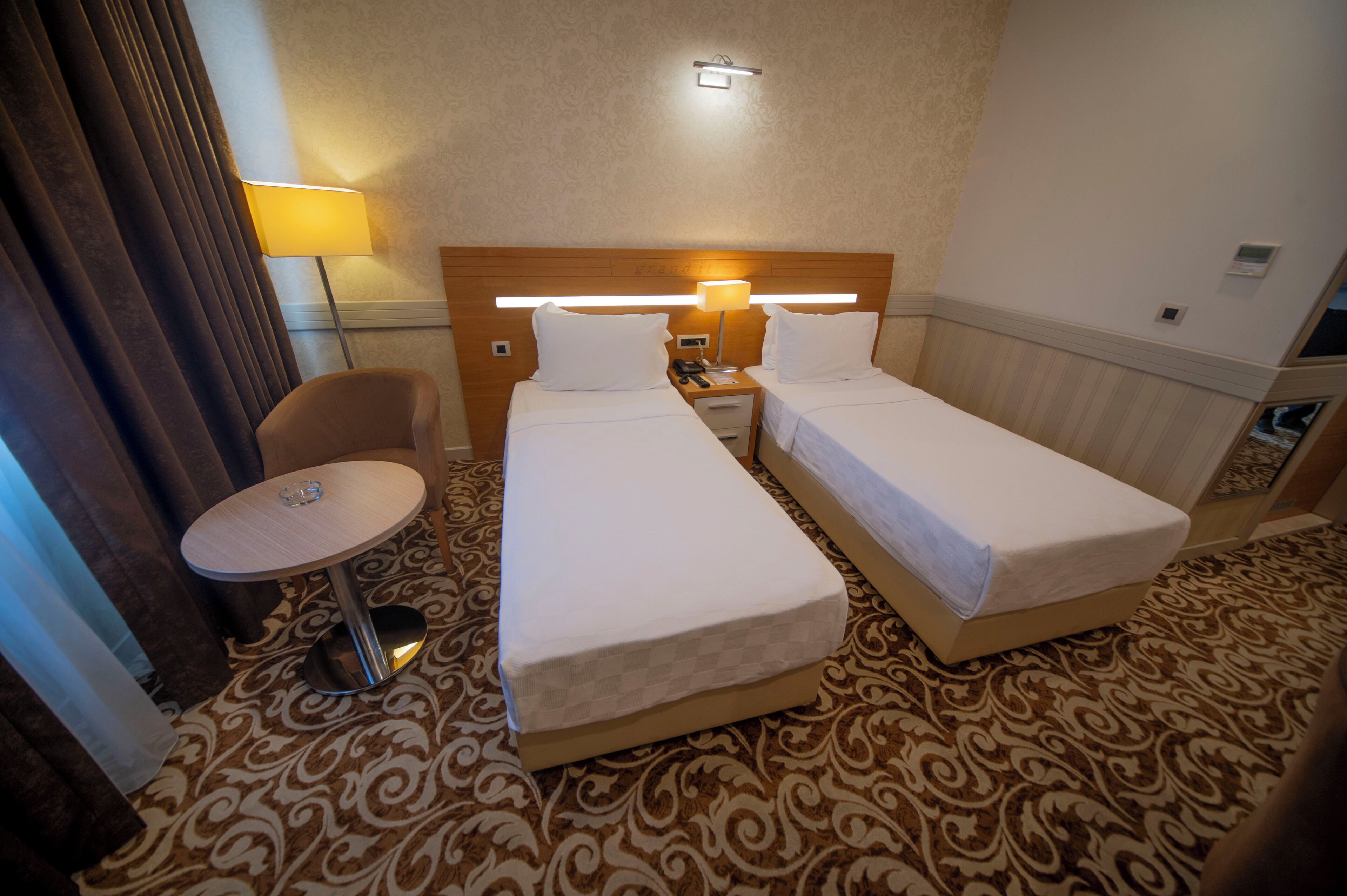 comfort twin room | 1 bedroom, minibar, in-room safe, desk