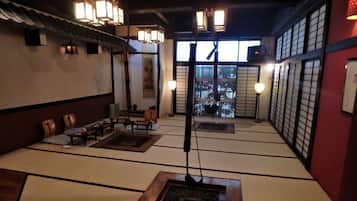 Daily full breakfast (JPY 700 per person)