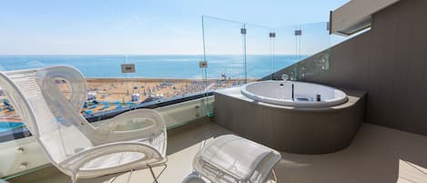 Suite panorámica, vista al mar | Terraza o patio