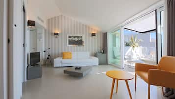 Deluxe Suite, Partial Sea View | 1 bedroom, premium bedding, in-room safe, desk