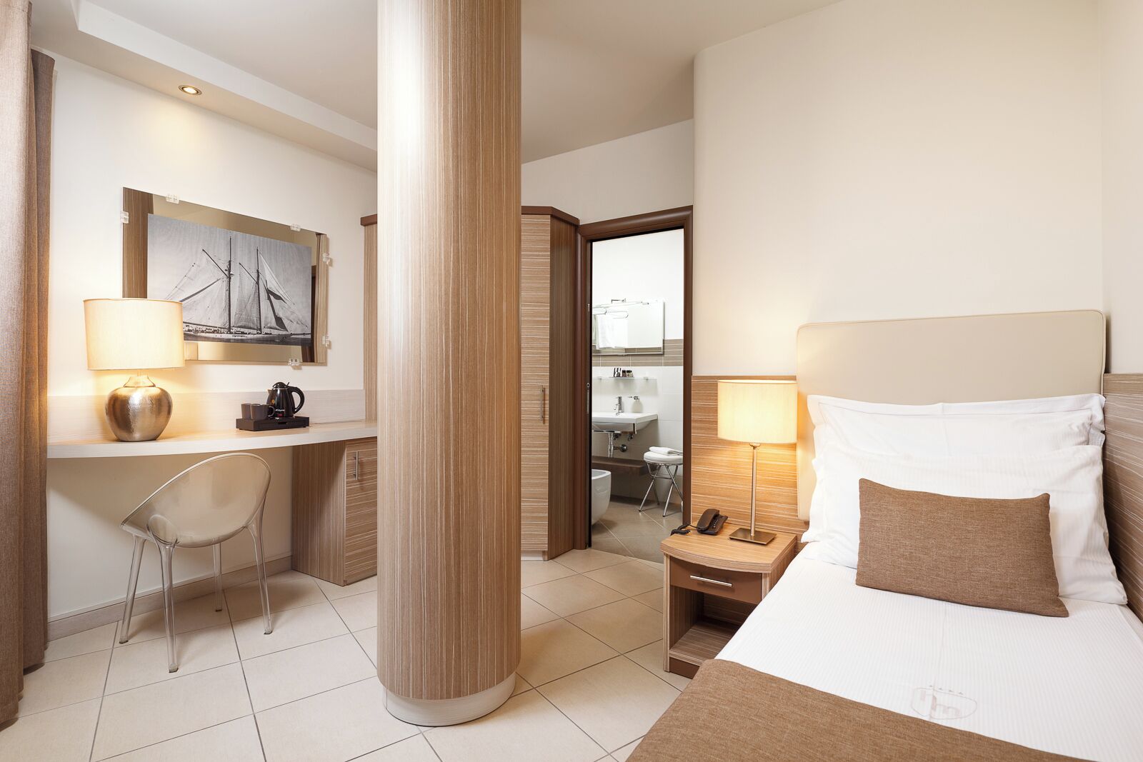 クラシック シングルルーム シングルベッド 1 台 | 1 室のベッドルーム、高級寝具、セーフティボックス (室内)、デスク