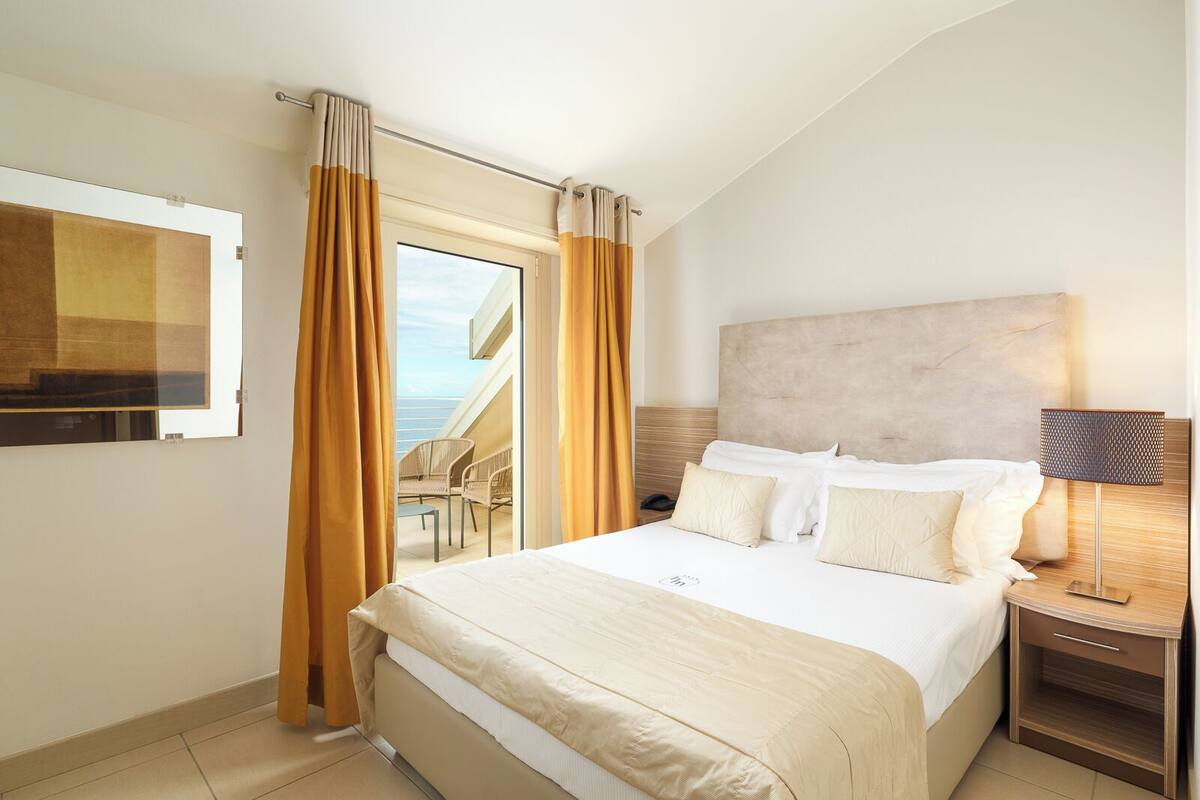 Panoramic Penthouse, 1 Double Bed | 1 bedroom, premium bedding, in-room safe, desk
