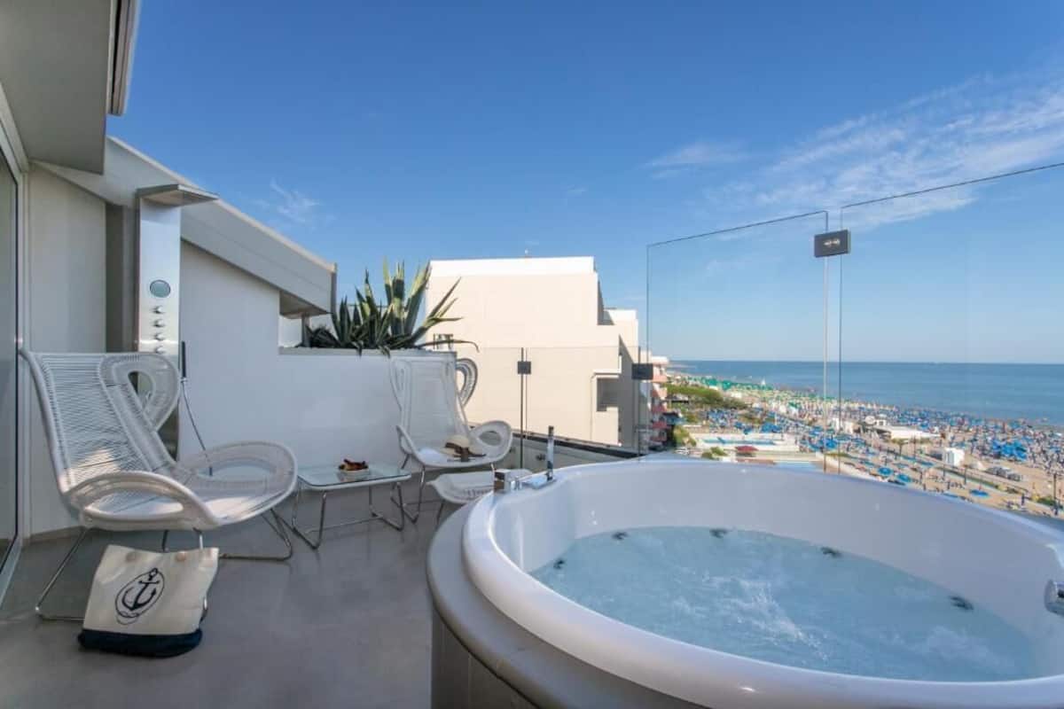 Panoramic-Suite, Meerblick | 1 Schlafzimmer, hochwertige Bettwaren, Zimmersafe, Schreibtisch