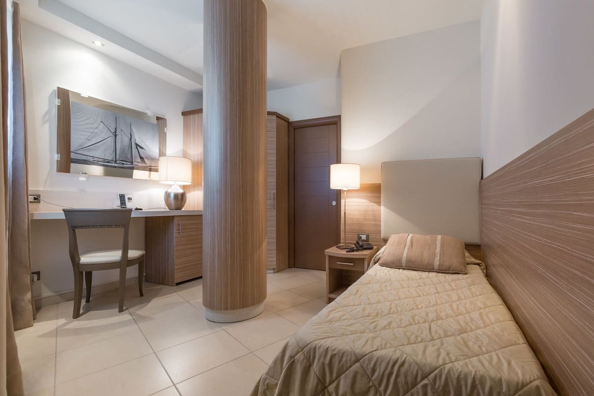 Classic-Einzelzimmer, 1 Einzelbett | 1 Schlafzimmer, hochwertige Bettwaren, Zimmersafe, Schreibtisch